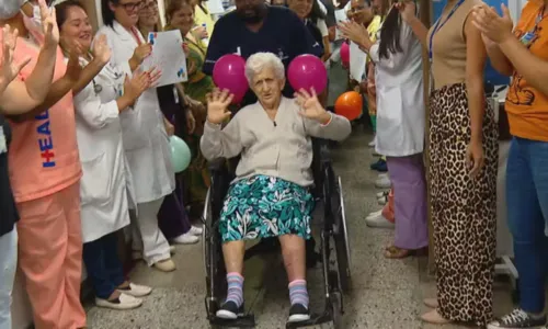 A celebração do seu aniversário no hospital contou com cartazes, balões e um bolo