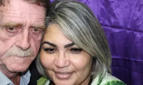 O motorista de aplicativo Alberto de Oliveira Gomes com a companheira, Andreia Ramos Cortes