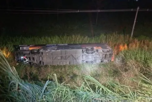 Acidente aconteceu por volta das 3h na altura do km 98 da Via Dutra