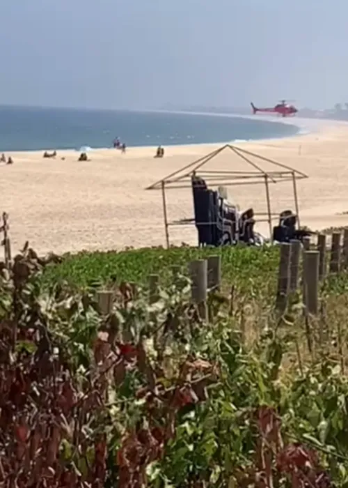 Pescadores são resgatados em alto-mar pelo Corpo de Bombeiros, em Maricá