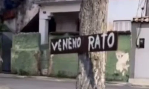 Uma das placas que circulam pelos bairros de Niterói