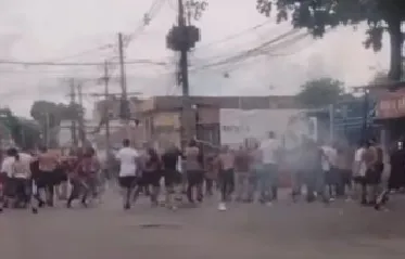 Imagem ilustrativa da imagem Torcedores brigões vão parar na DP após confrontos no Rio