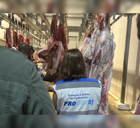 Uma tonelada e meia de carne de porco vai para o lixo na Baixada