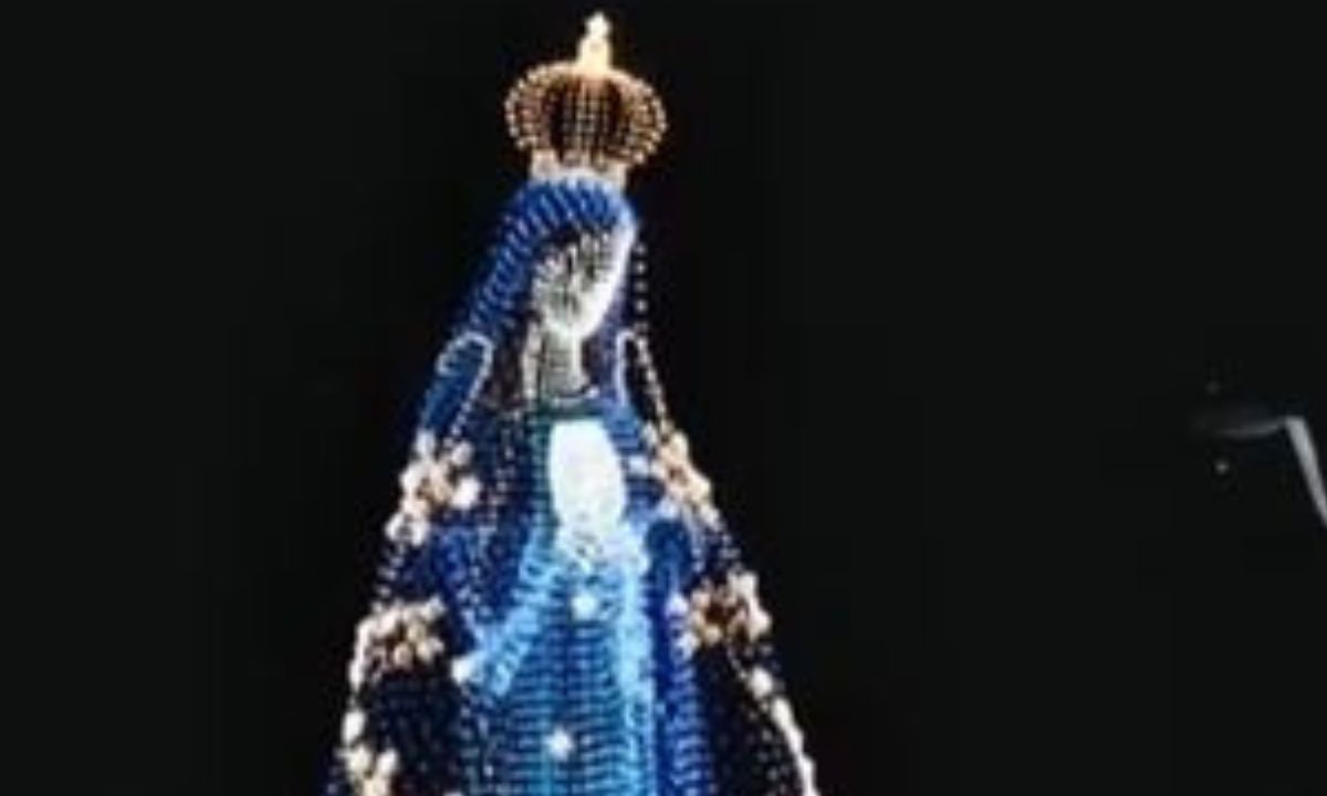 Nossa Senhora 'aparece' ao lado do Cristo Redentor