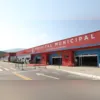 Imagem ilustrativa da imagem Caminhão atinge moto e deixa motociclista em estado grave em Maricá