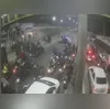 Imagem ilustrativa da imagem Caos no Rio: tiroteio fecha Avenida Brasil e Linha Vermelha