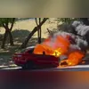 Imagem ilustrativa da imagem Carro é consumido pelas chamas em Niterói; vídeo