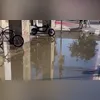 Imagem ilustrativa da imagem Esgoto a céu aberto fecha ciclovia e atrapalha travessia em Niterói