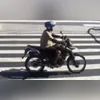 Imagem ilustrativa da imagem Foragido é preso em Niterói dando 'rolé' com moto roubada
