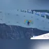 Imagem ilustrativa da imagem Homem é flagrado pichando obra na saída de túnel em Niterói