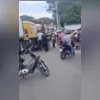 Imagem ilustrativa da imagem Motociclista vai parar embaixo de caminhão em São Gonçalo