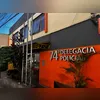 Fogo foi jogado em objetos no meio da via