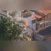 Carro ficou parcialmente destruído pelas chamas