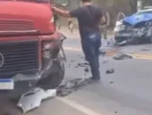 Acidente violento entre caminhão e carro da Guarda Municipal; vídeo