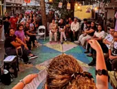 Esquina de rua vira xodó de amantes da leitura em São Gonçalo