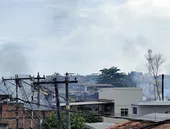 Fumaça de incêndio sufoca moradores em SG há três dias: 'Insalubre'