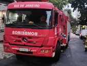 Incêndio atinge casa e deixa jovem ferida na Tijuca