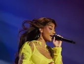 Ludmilla e MC Cabelinho cantam de graça para comerciários no Rio