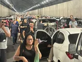Túnel Rebouças fecha após carro pegar fogo