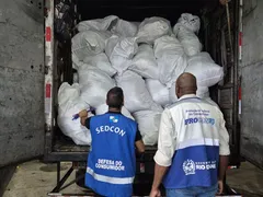 Toneladas de produtos falsificados são apreendidas no Rio