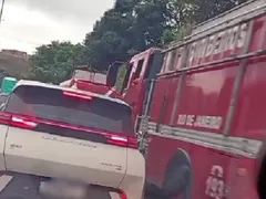 Acidente causa megaengarrafamento na RJ-104 entre Niterói e SG