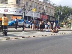 Acidente entre carro e moto deixa 2 mortos no Rio