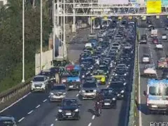 Motociclista fica gravemente ferido após acidente na Ponte Rio-Niterói