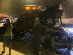 Acidente grave entre ônibus e dois carros no Centro do Rio
