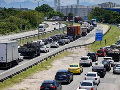 Acidente provoca megaengarrafamento na BR-101