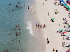 Acusação de ato libidinoso em praia de Niterói para em delegacia