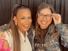 Artista de SG realiza sonho e canta com Simone Mendes; vídeo