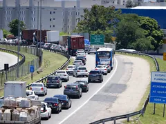 BR-101 parada no sentido Niterói; entenda o motivo