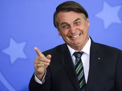 Bolsonaro deixa hospital após oito dias internado
