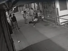 Câmera flagra agressão a homem em situação de rua no Centro de Niterói