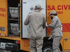 Corpo é deixado na porta de delegacia em Niterói