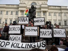 Europa vota para facilitar mulheres o acesso ao aborto