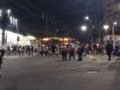 Familiares fazem novo ato por jovens presos em Niterói