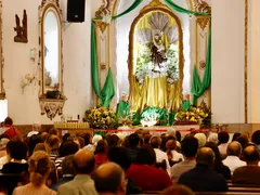 Fiéis agradecem milagres de Santo Antônio em Niterói