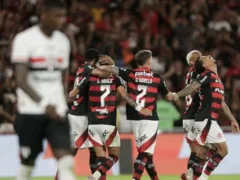 Flamengo derrota o São Paulo no retorno do Brasileirão
