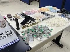 Homem é preso com material do tráfico de drogas em Maricá