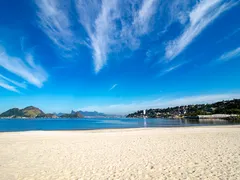 Homem morre na praia de Charitas, em Niterói