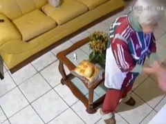 Idosa de 99 anos vibra com classificação do Flu; vídeo