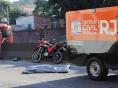 Idoso morre atropelado na RJ-104, em São Gonçalo