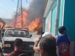 Incêndio atinge Ceasa e mobiliza bombeiros no Rio; vídeo
