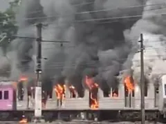Incêndio em trem assusta passageiros na Baixada Fluminense