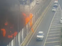 Incêndio fecha saída da Linha Amarela; vídeo