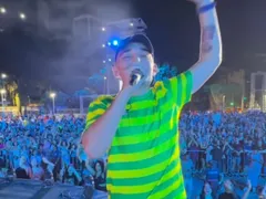 João Gomes arrasta multidão em passagem de som antes de show no Rio