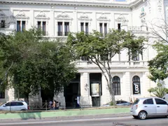 Jovens exibem arte negra no Centro Cultural dos Correios em Niterói