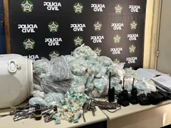 Laboratório do tráfico é fechado na Baixada e polícia prende dois; vídeo