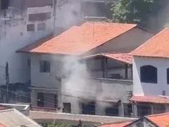 Filha é acusada de atear fogo em casa para matar a mãe
